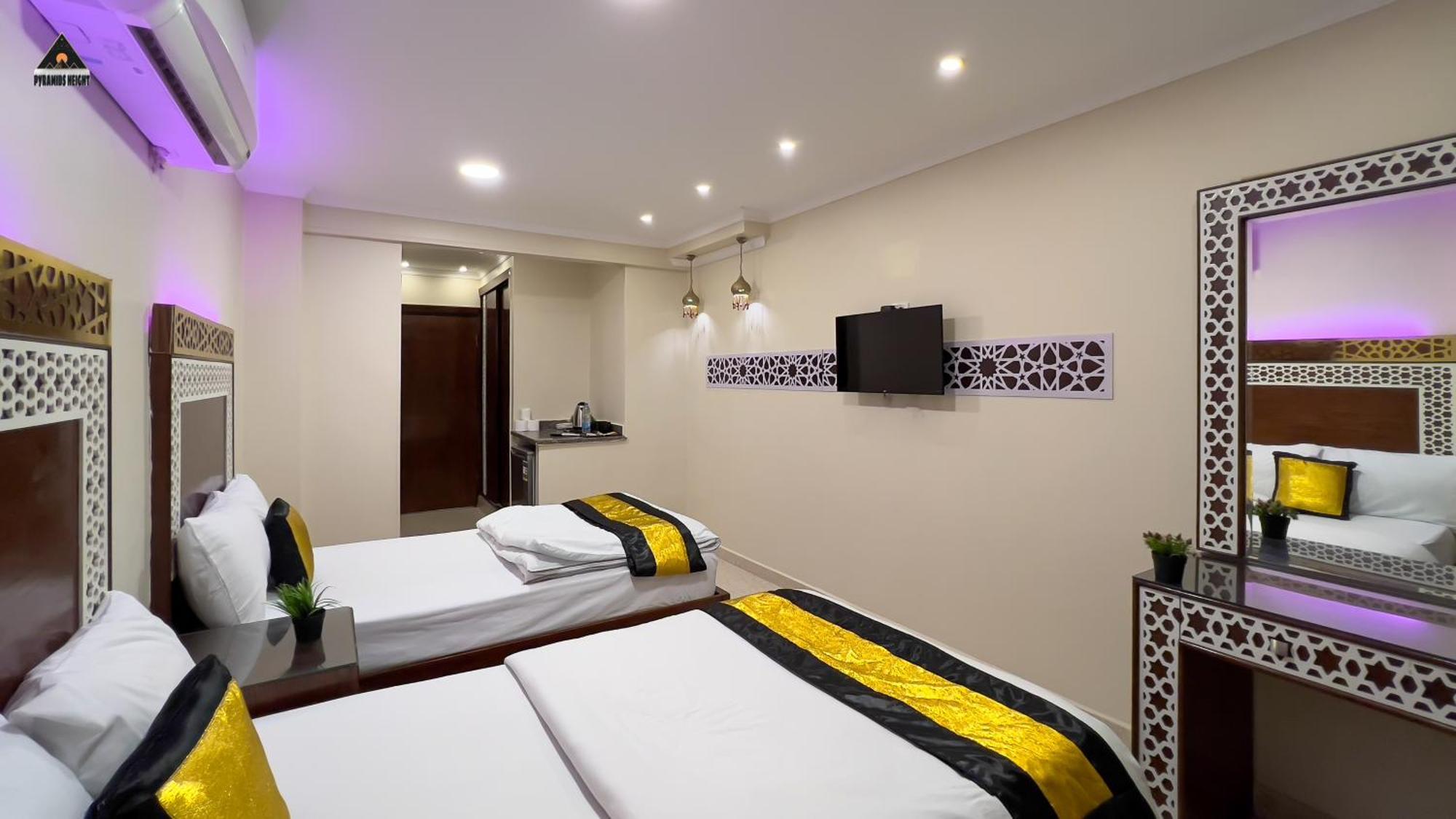 Pyramids Height Hotel *