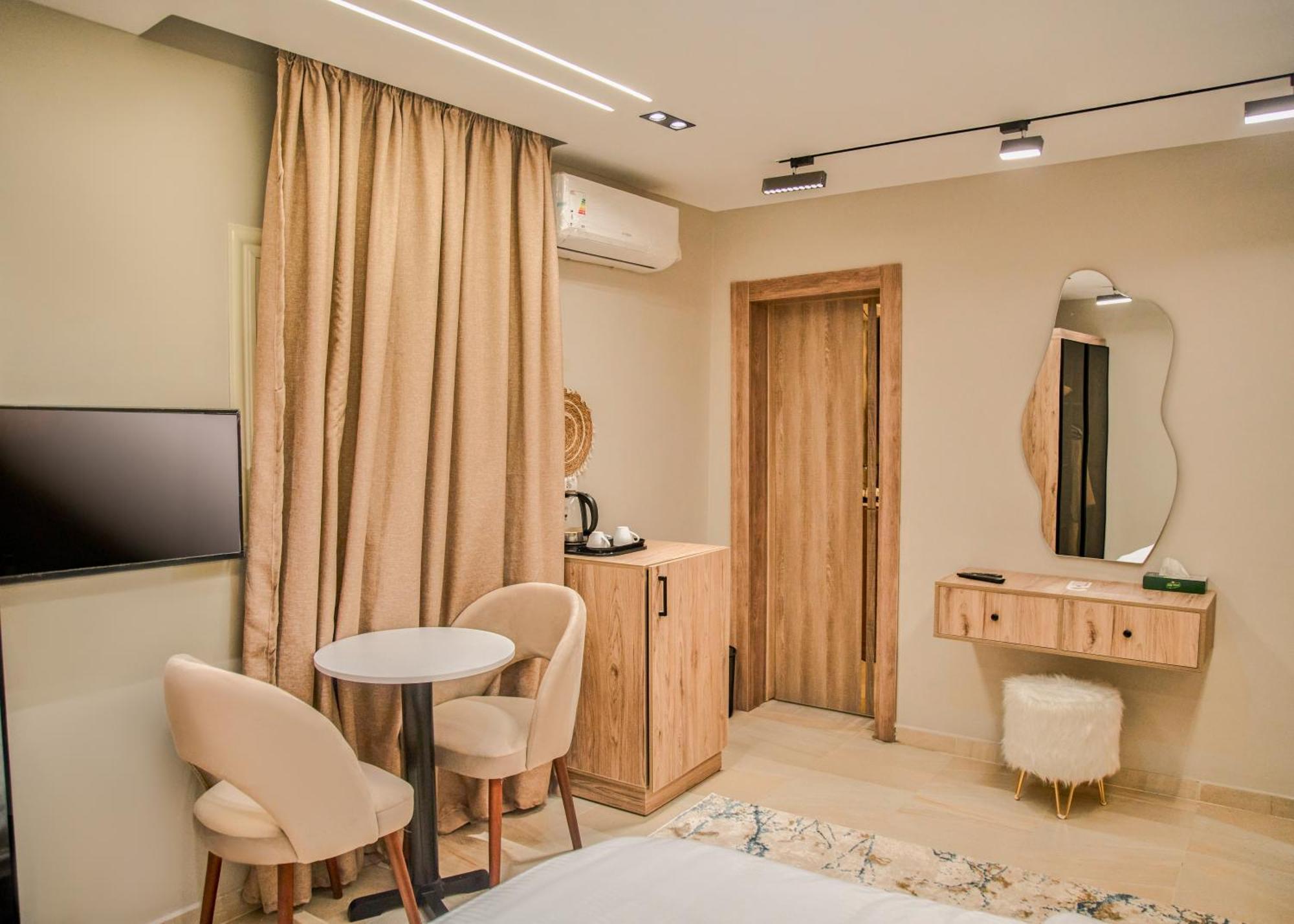 Pyramids Height Hotel