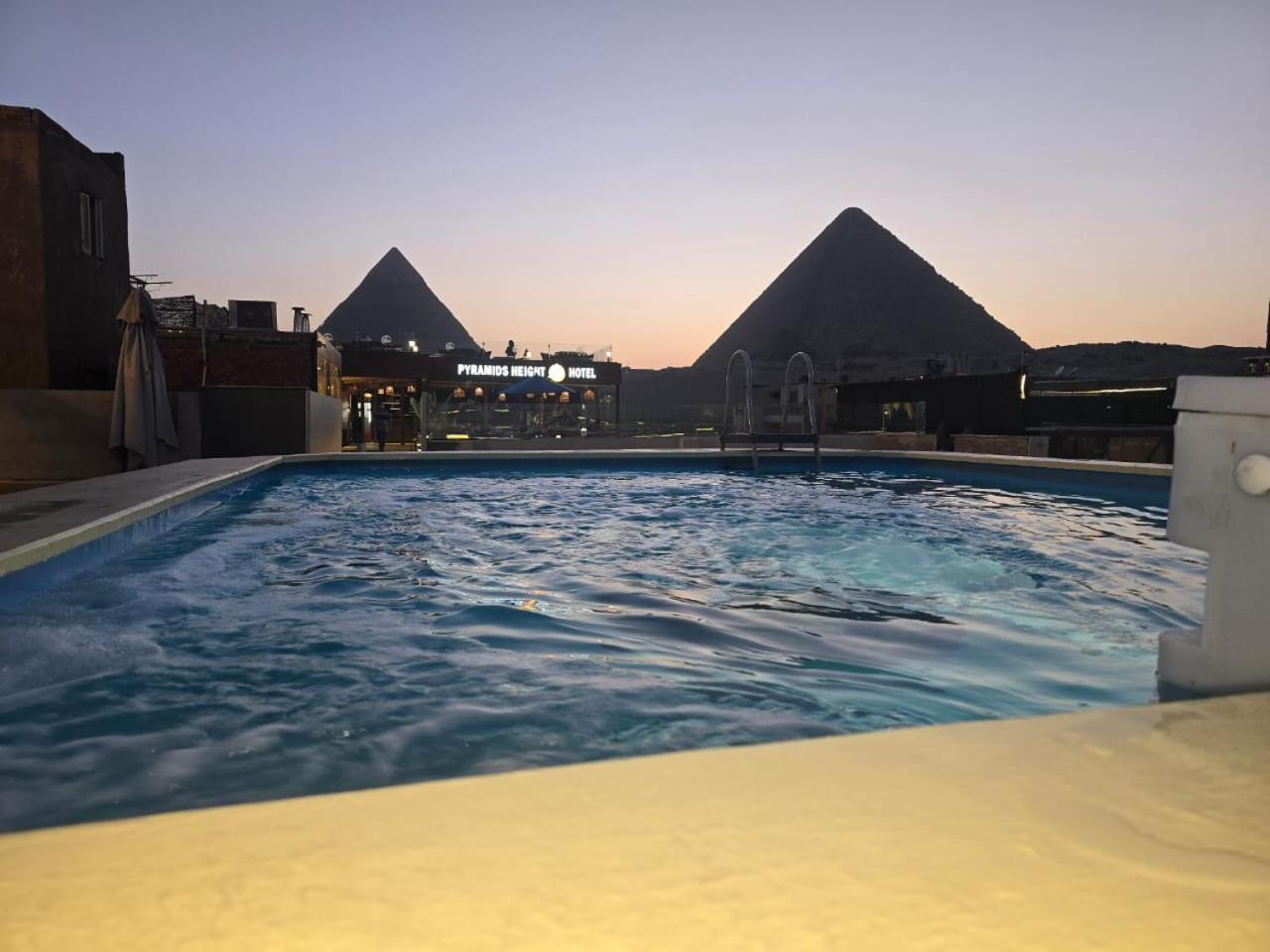 Hotel Pyramids Height & Pyramids Master Scene Rooftop *